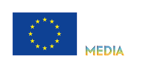 Logo del programma Europa Creativa MEDIA, con la bandiera europea blu e stelle gialle a sinistra e testo bianco "Europa Creativa MEDIA" a destra, a supporto del settore audiovisivo europeo.